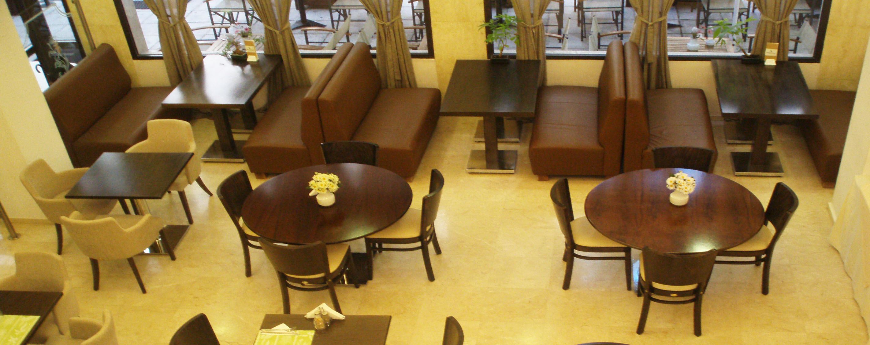Hote St George bar.jpg