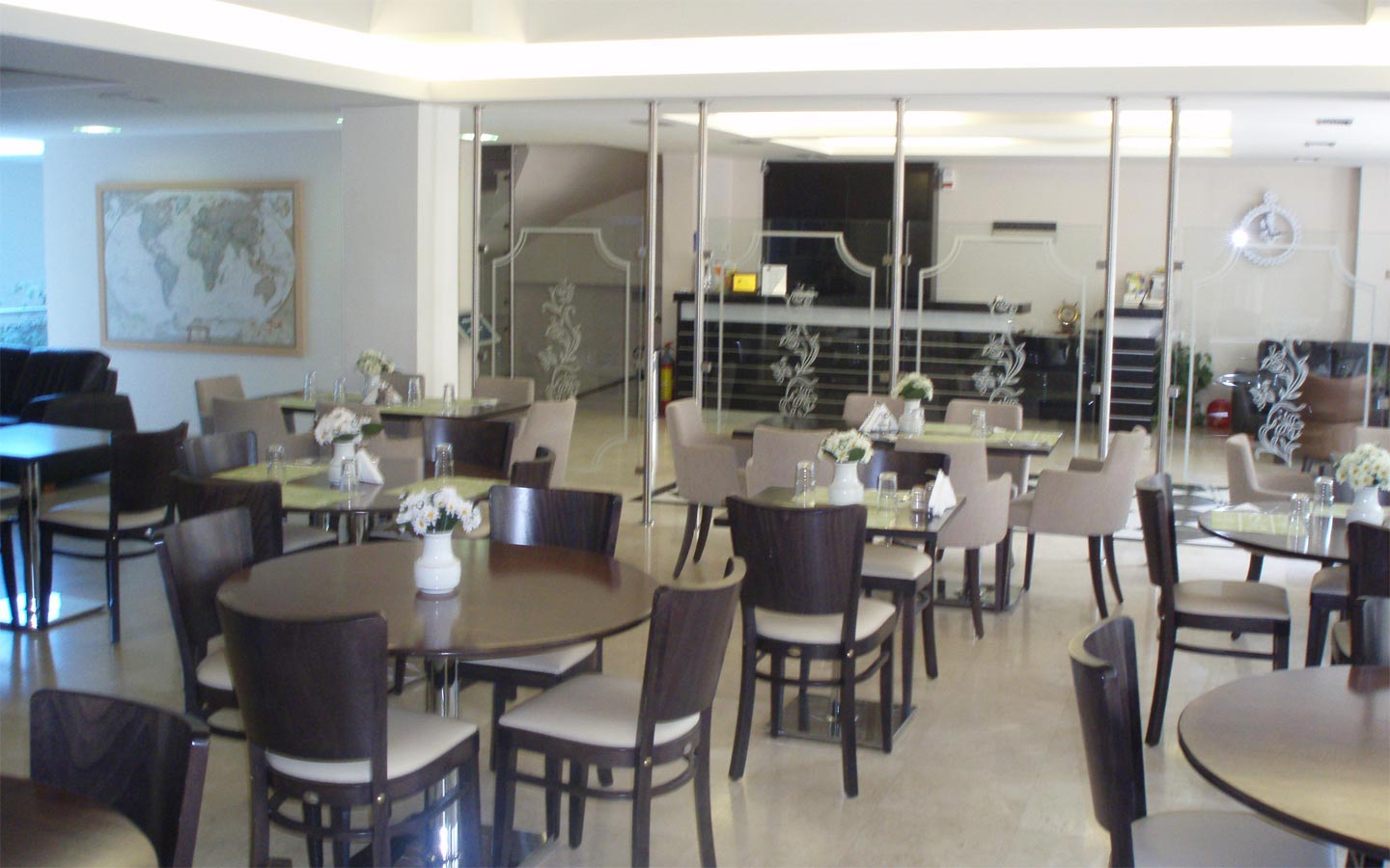 Hotel St George bar 2.jpg
