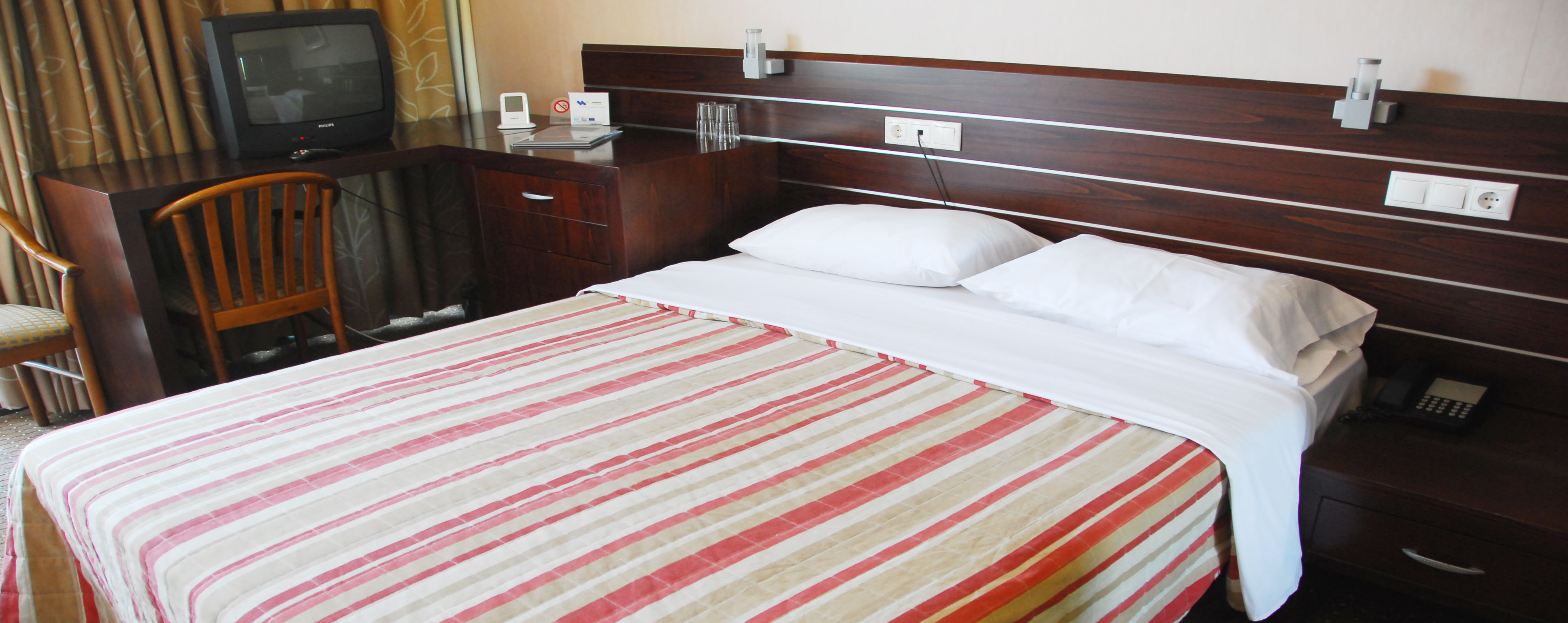 Hotel St George std soba.jpg