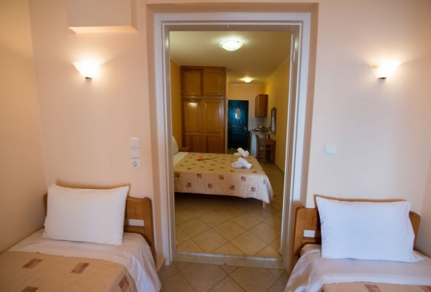 Hotel Sofia porodicna soba 1.jpg