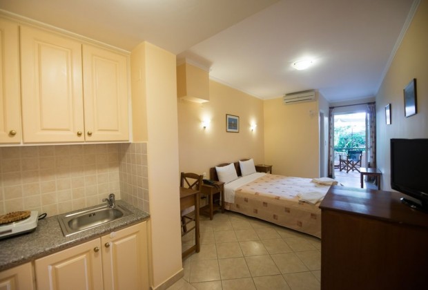 Hotel Sofia std soba sa kuhinjom.jpg