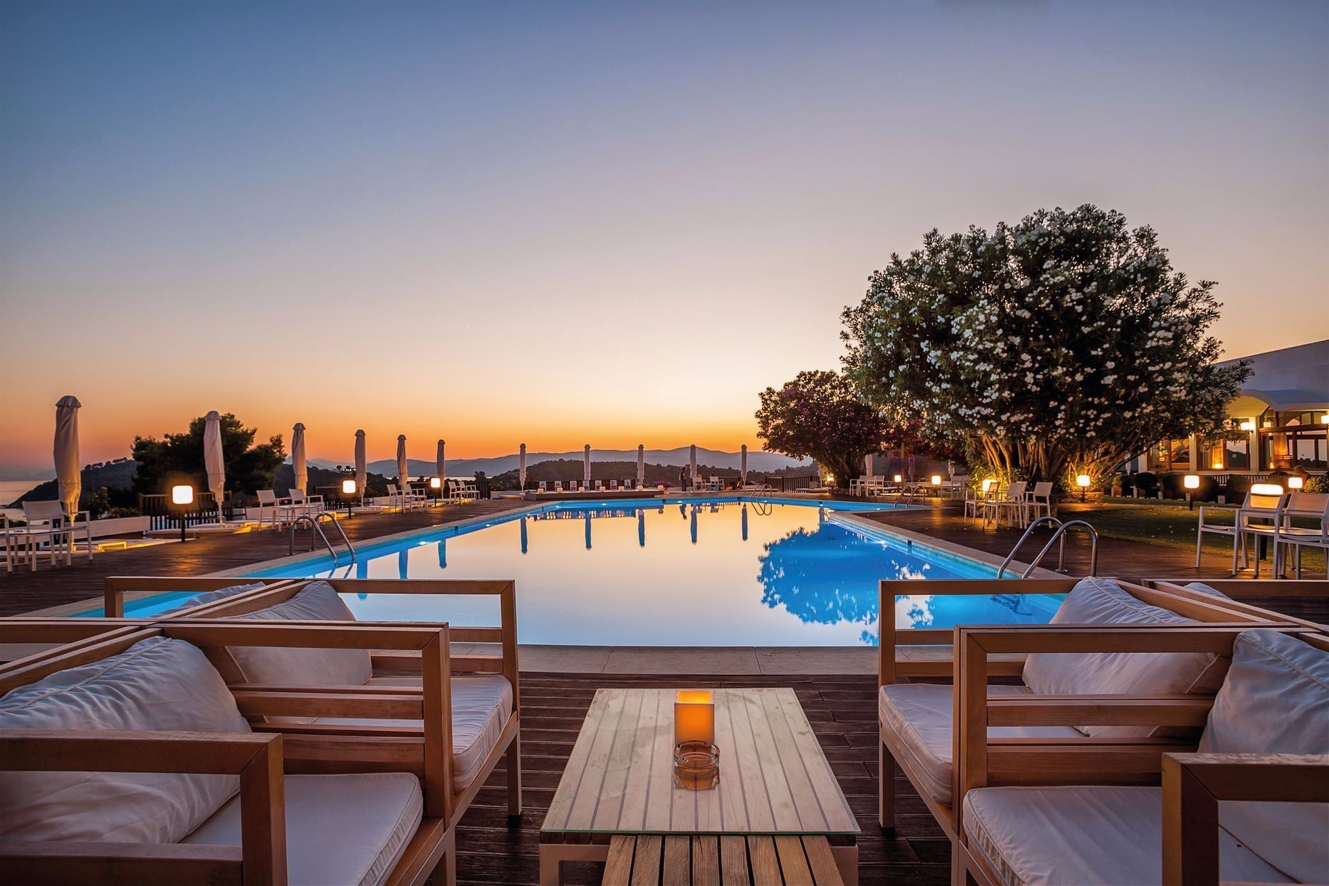 Hotel Skiathos Palace bazen i bar.jpeg