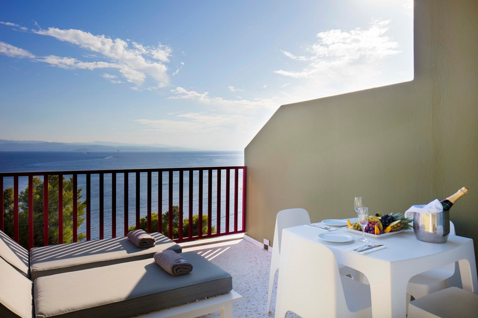 Hotel Skiathos Palace executive plus room veranda.jpeg