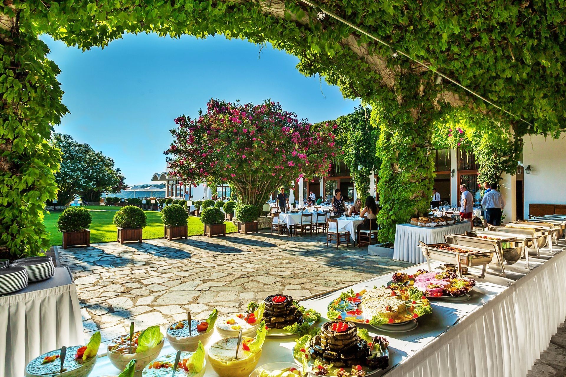 Hotel Skiathos Palace glavni restoran hrana.jpeg