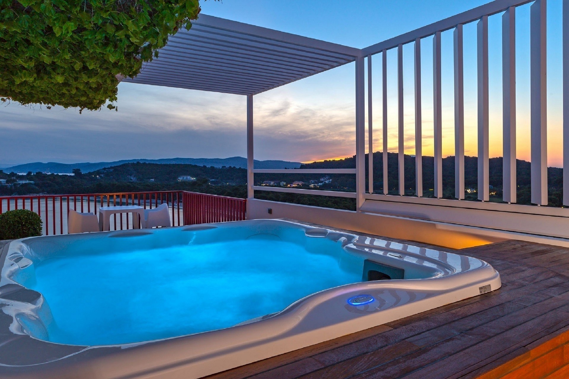 Hotel Skiathos Palace suite djakuzi veranda 1.jpeg