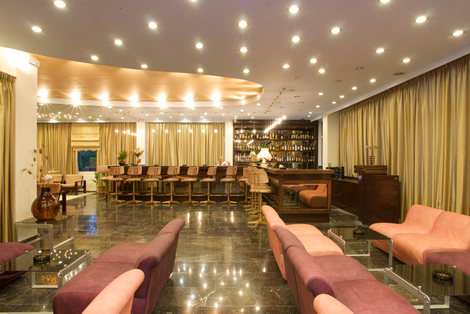 Hotel Alexandros main bar 1.jpg