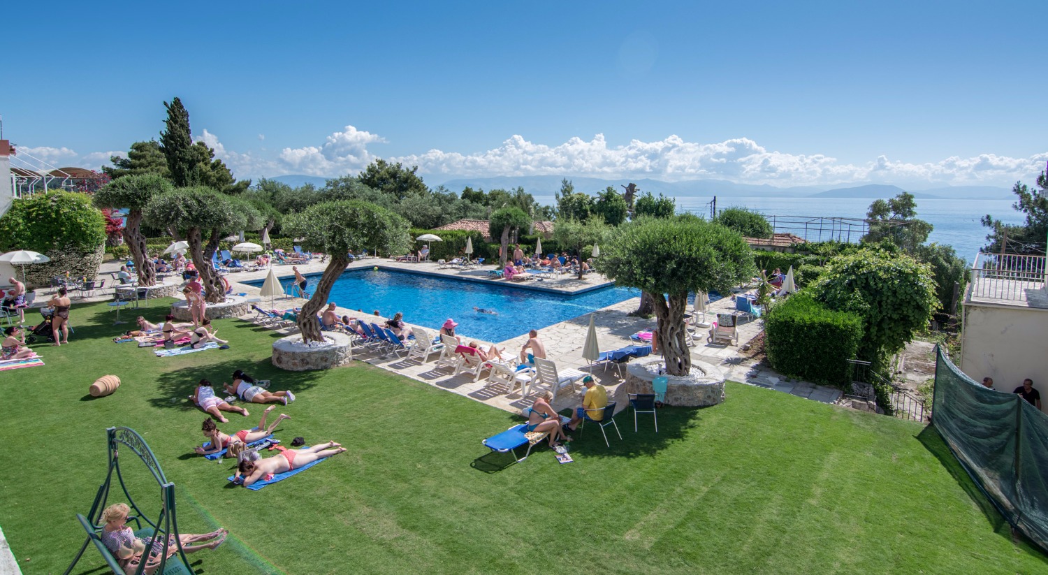 Hotel Alexandros swimming pool.jpg