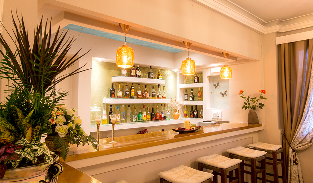 Hotel Sirene Beach bar.jpg