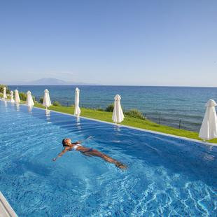 Plagos Beach Hotel bazen 2.jpg