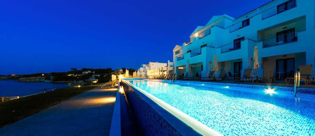 Plagos Beach Hotel bazen.jpg