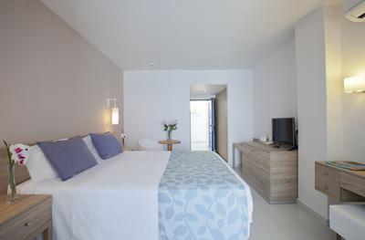 Plagos Beach Hotel deluxe soba.jpg
