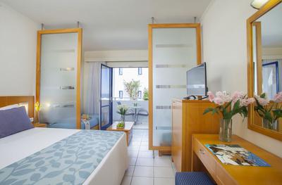 Plagos Beach Hotel porodicna soba 1.jpg