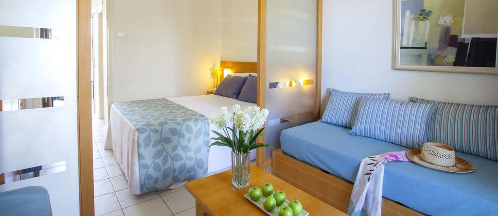 Plagos Beach Hotel porodicna soba.jpg