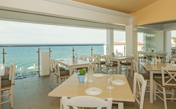 Plagos Beach Hotel restoran 1.jpg