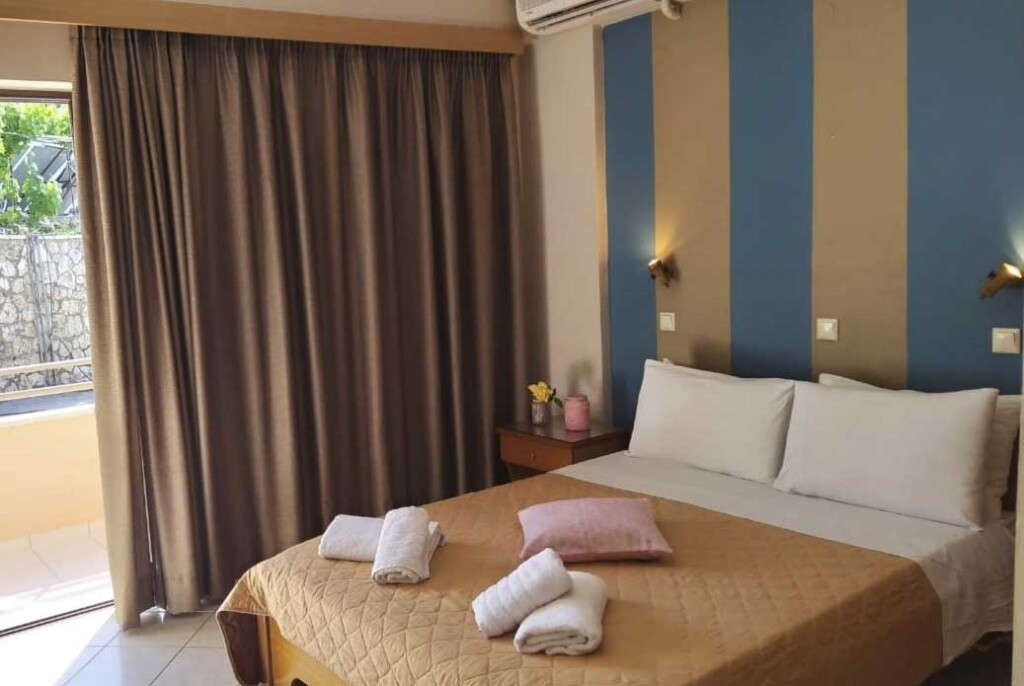 Hotel Semiramis budget soba 1.jpg