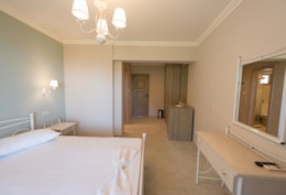 Hotel Santa Marina superior soba 1.jpg