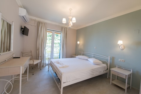 Hotel Santa Marina superior soba.jpg