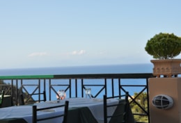 Hotel Santa Marina terasa sa pogledom.jpg