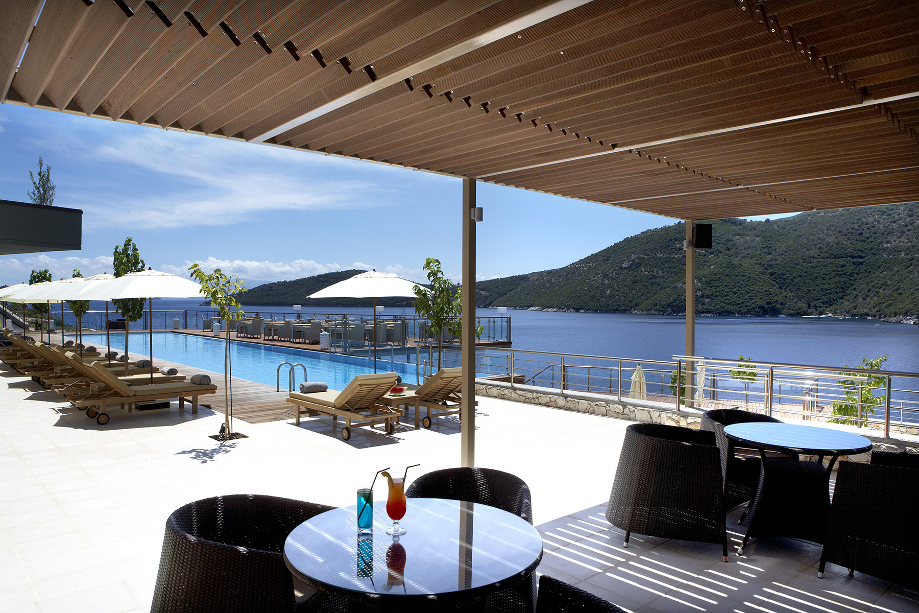 Hotel San Nicolas bazen i bar.jpg