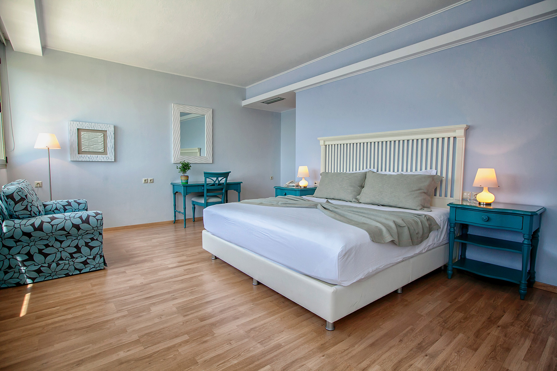 Hotel San Nicolas deluxe room 1.jpg