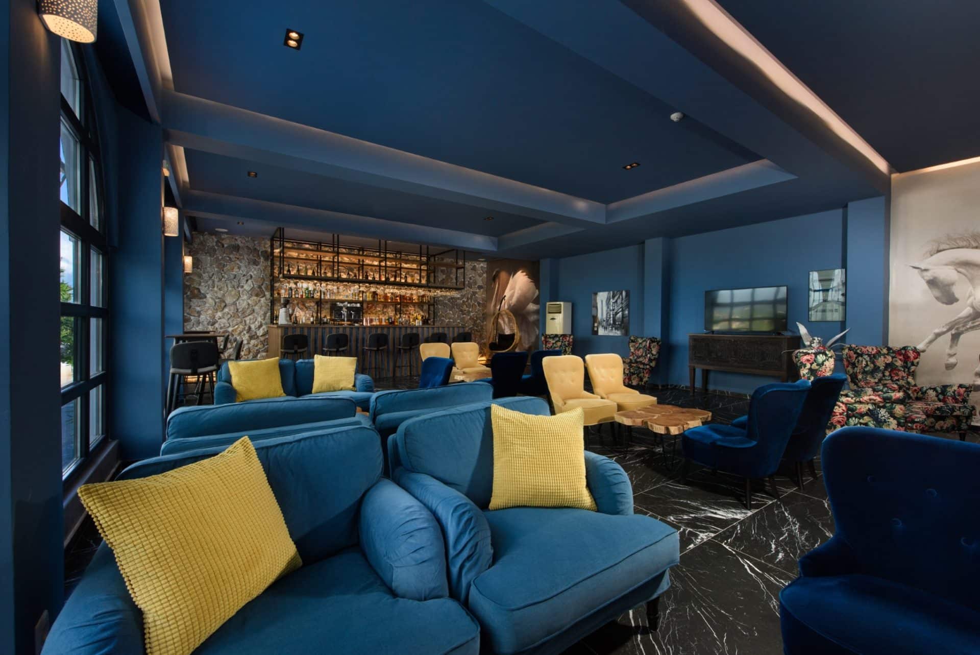 The Royal Grand Hotel bar 1.jpg