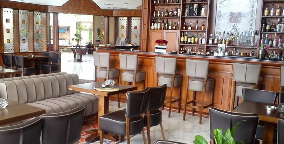 Hotel Royal bar.jpg