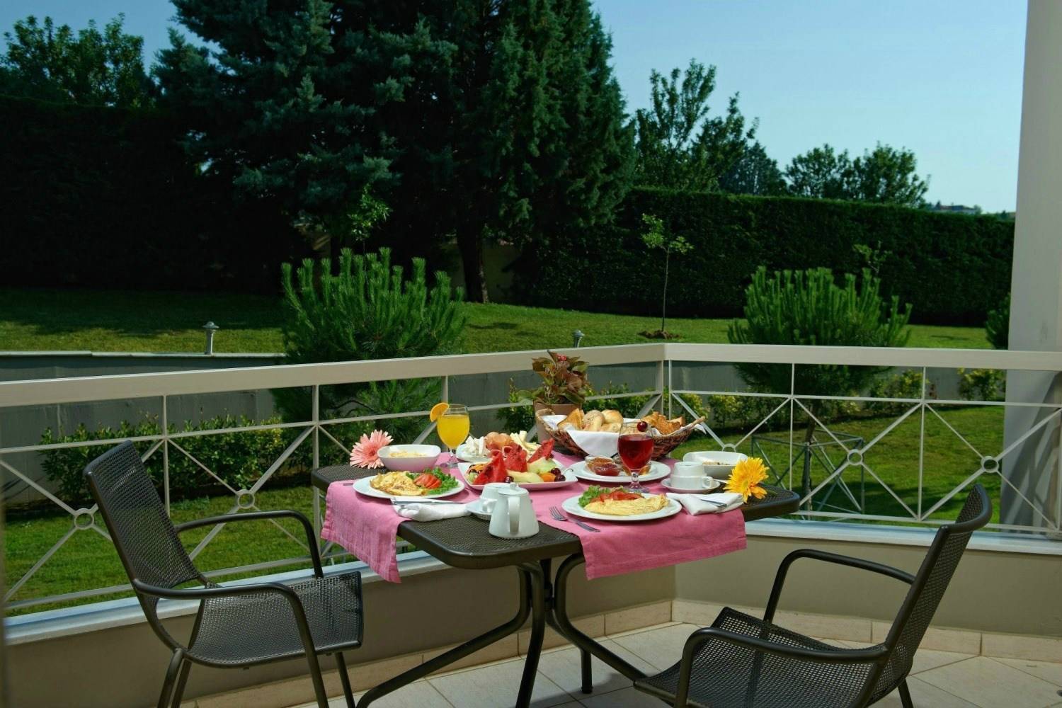 Hotel Royal mountain view room terasa.jpg