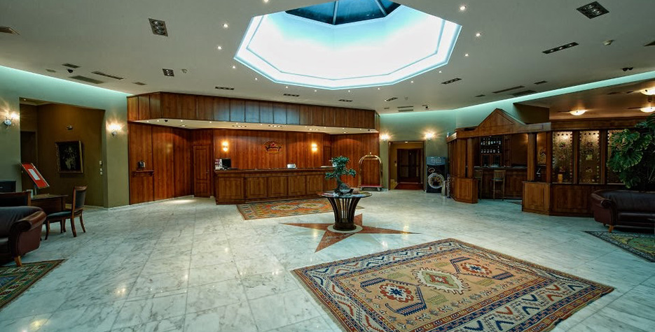Hotel Royal recepcija.jpg
