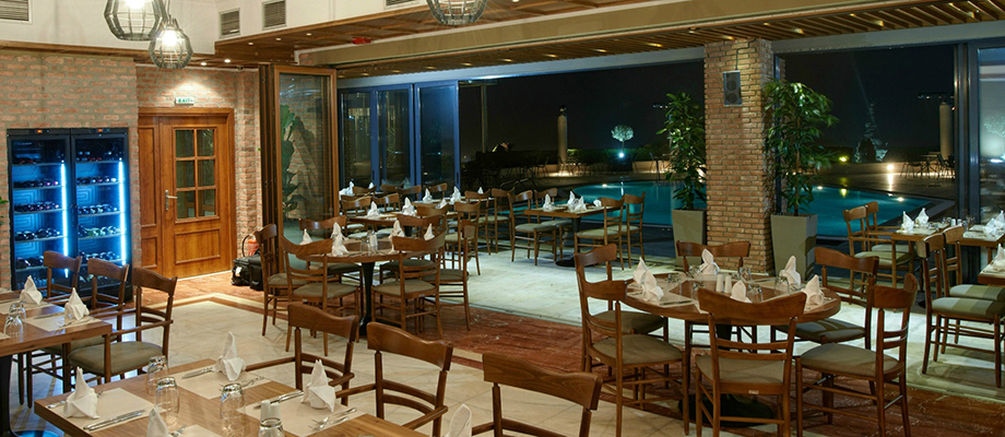 Hotel Royal restoran 1.jpg