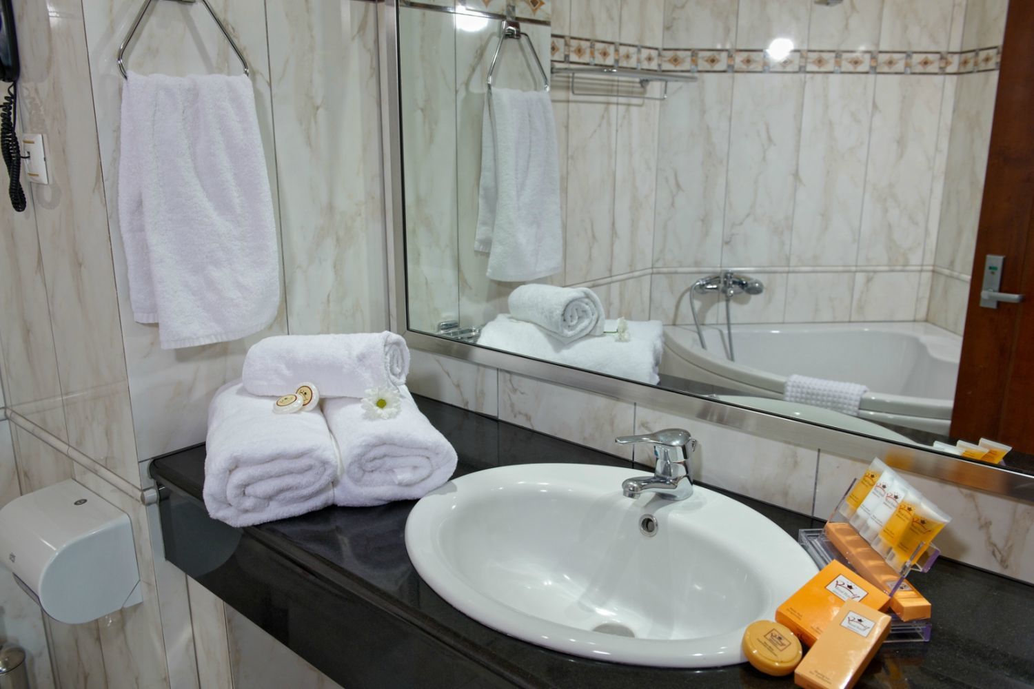 Hotel Royal std room 2.jpg