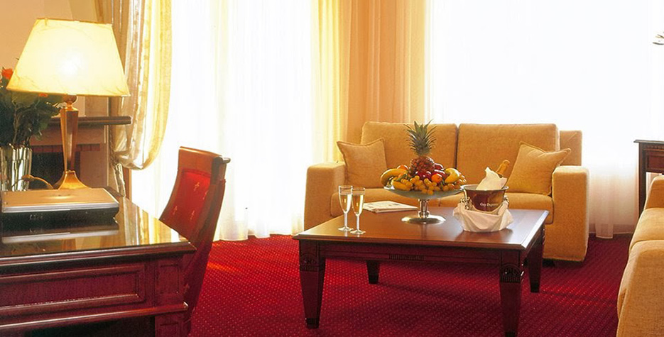 Hotel Royal suite 1.jpg