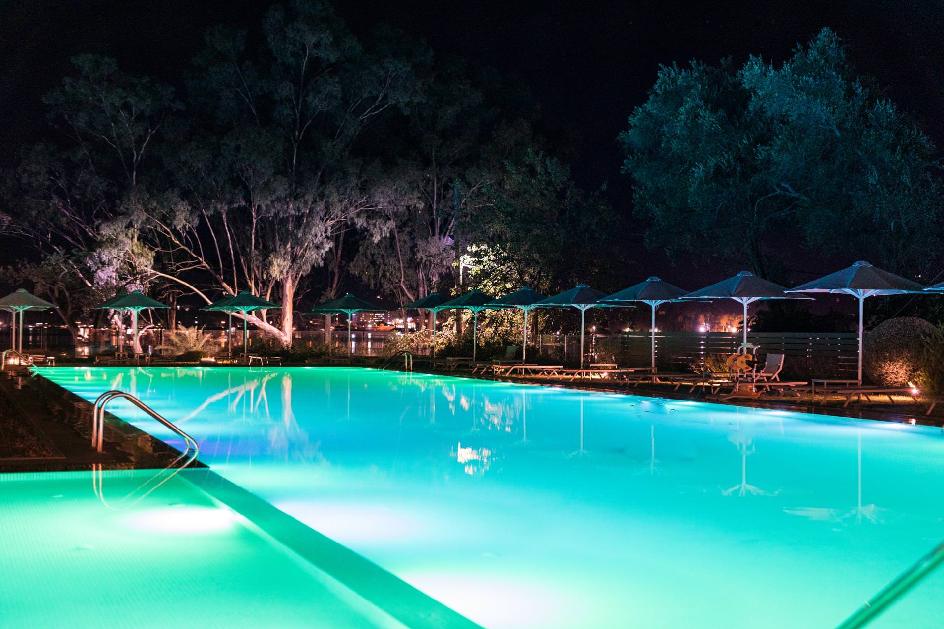 Rodostamo Hotel & Spa-Bazen nocu.jpg