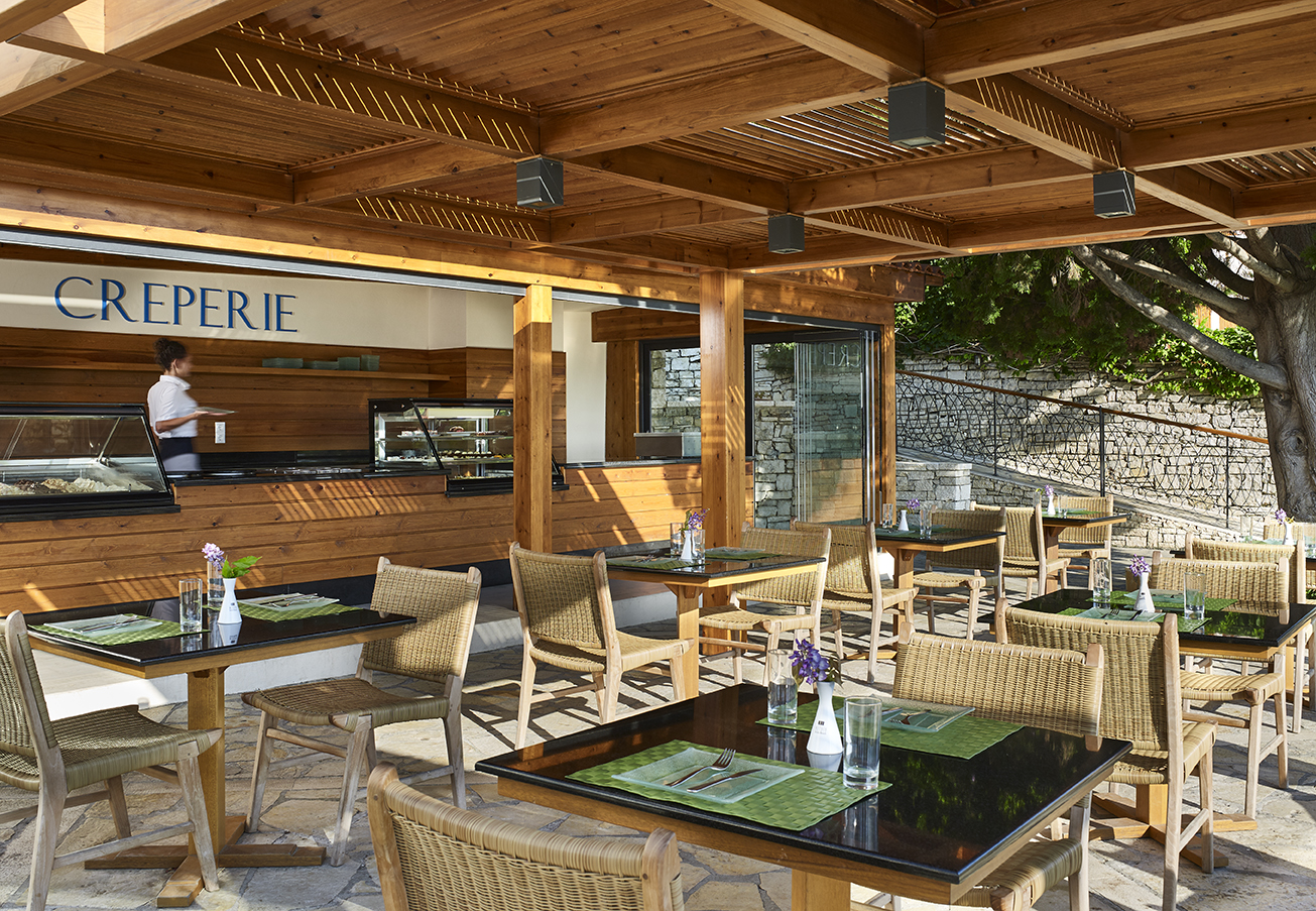 Hotel Roda Beach Resort bar.jpg