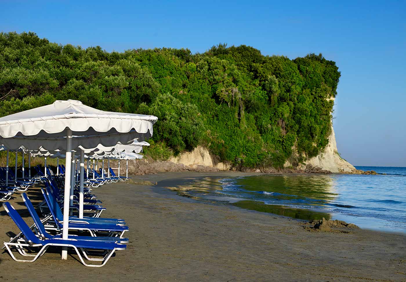Hotel Roda Beach Resort plaza.jpg