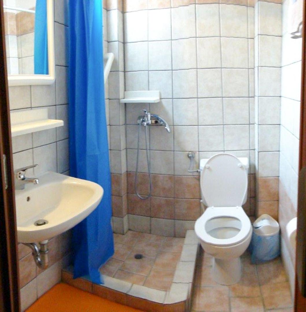 Hotel Riviera Beach Benitses kupatilo.jpg