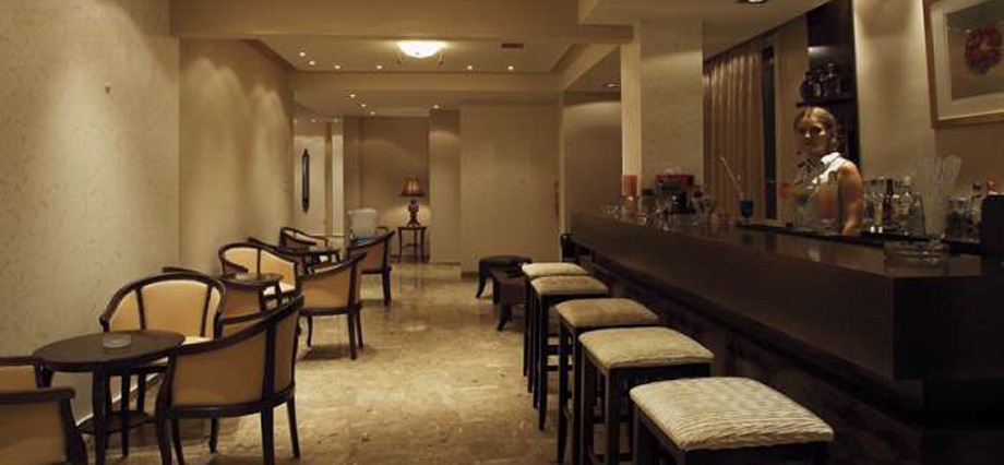 Hotel Regina Mare bar.jpg