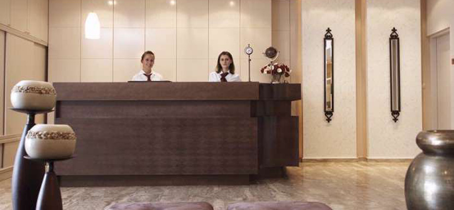 Hotel Regina Mare recepcija.jpg