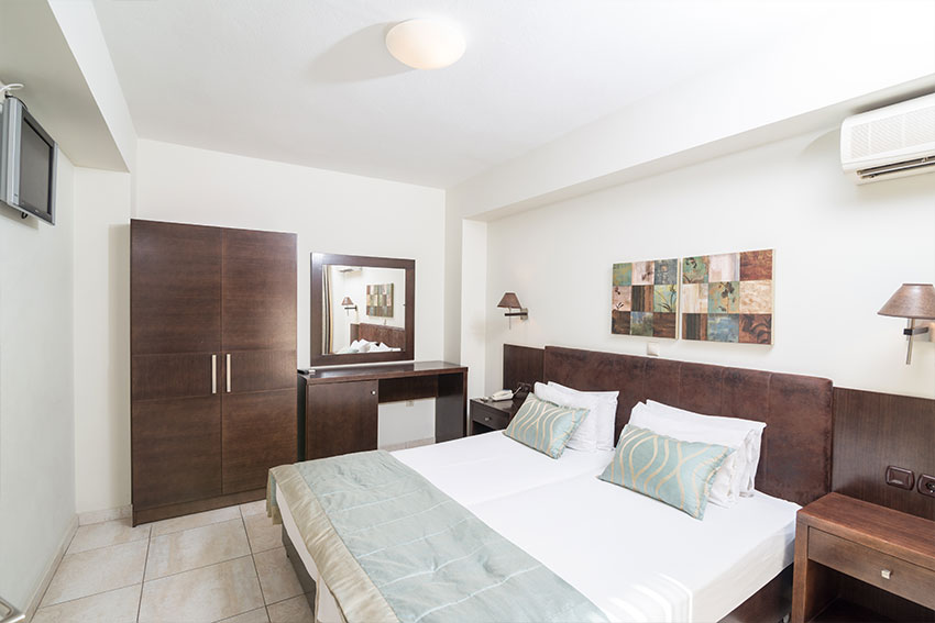 Hotel Regina Mare superior soba 1.jpg