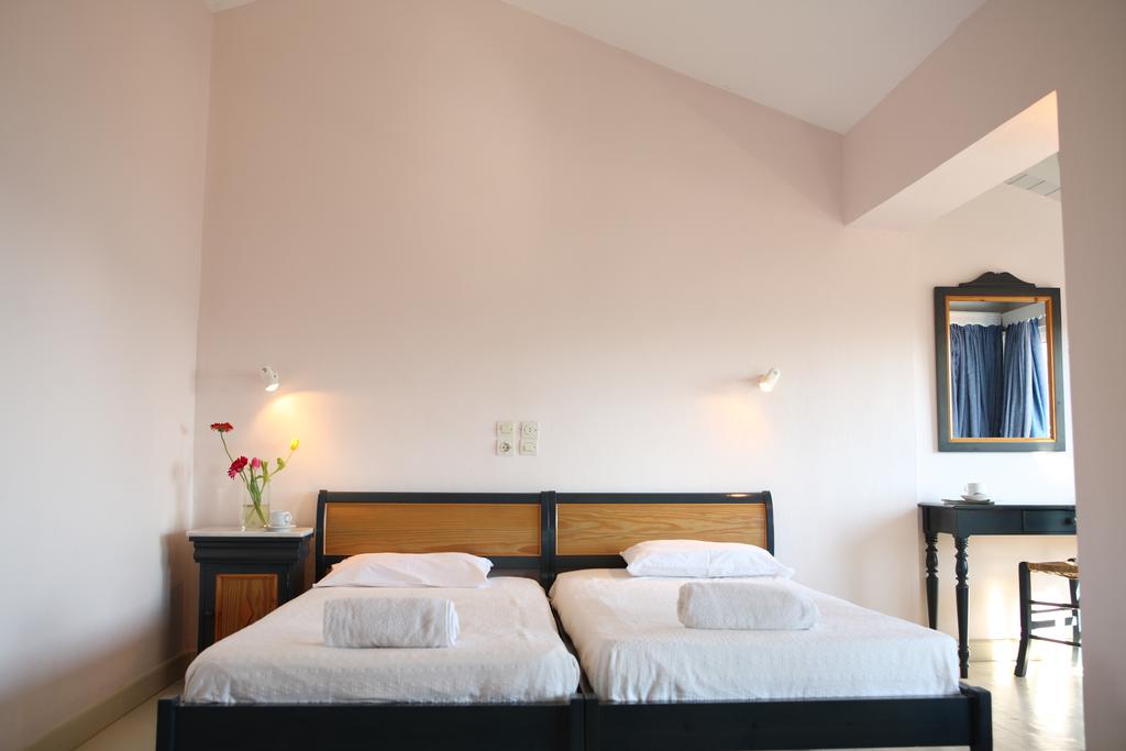 Hotel Red Tower soba.jpg