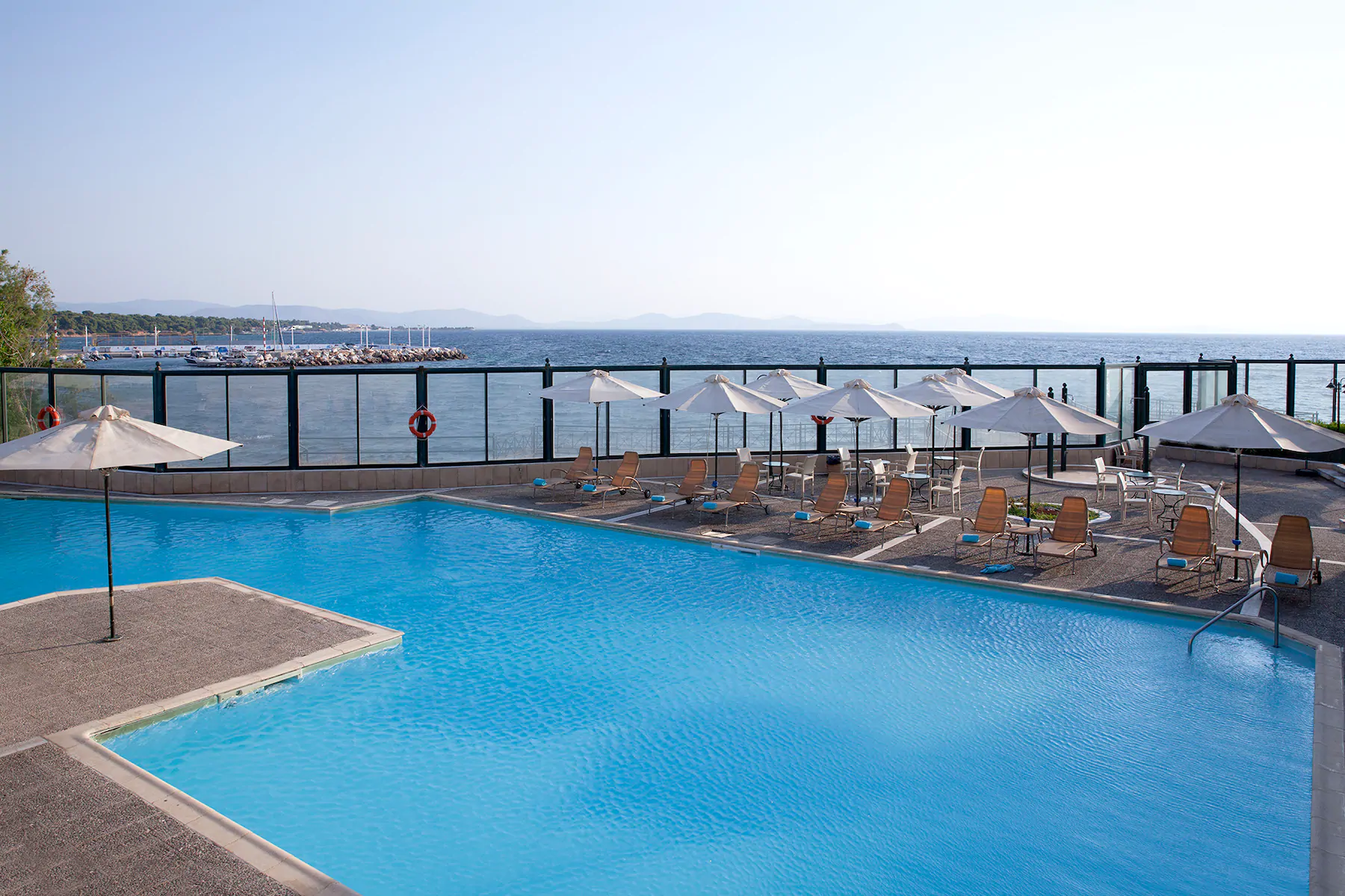 Hotel Ramada Attica Riviera bazen 1.jpg
