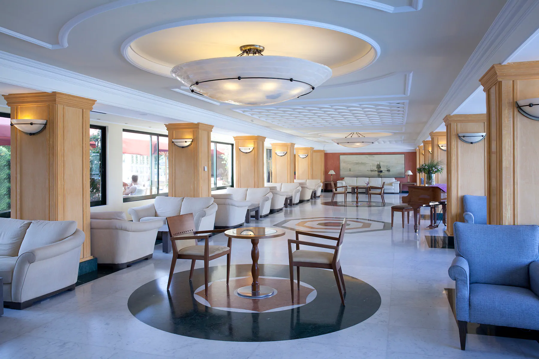 Hotel Ramada Attica Riviera lobi.jpg