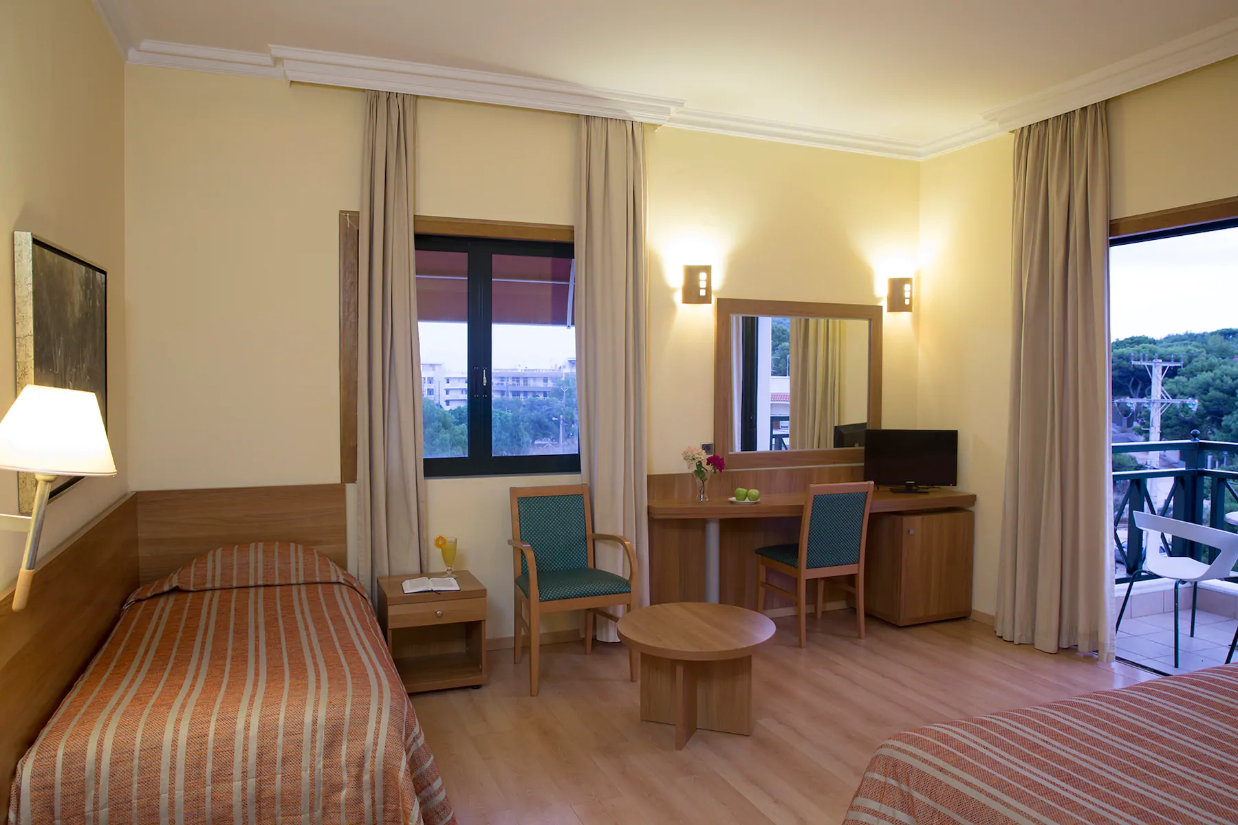 Hotel Ramada Attica Riviera premium soba 1.jpg