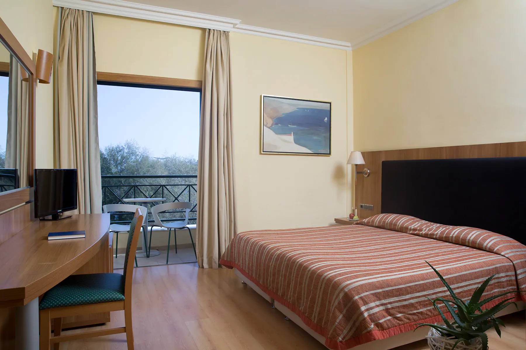 Hotel Ramada Attica Riviera soba 1.jpg