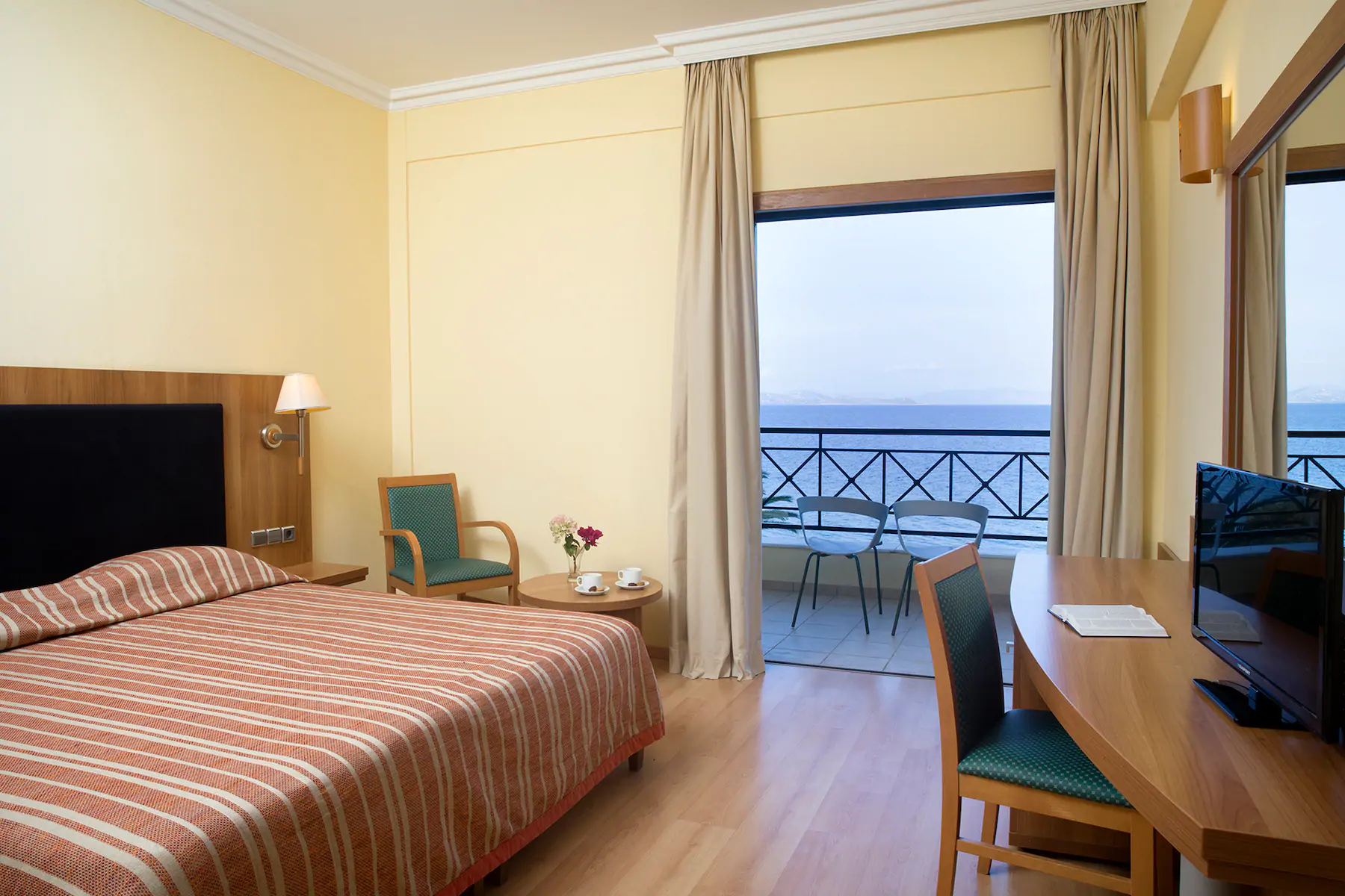 Hotel Ramada Attica Riviera soba.jpg