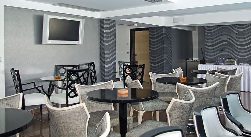 Hotel Principal bar.jpg