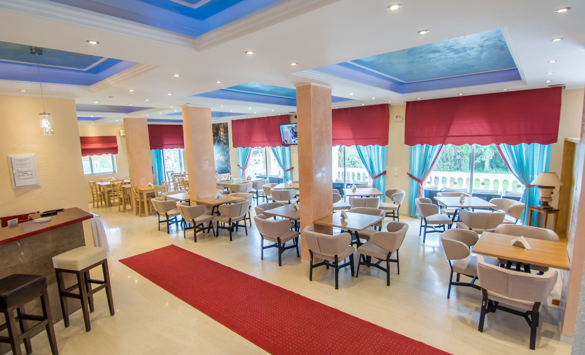 Hotel Primavera bar.jpg