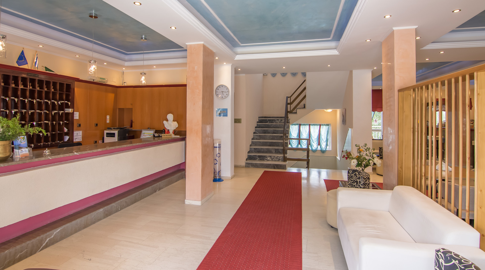 Hotel Primavera recpecija.jpg