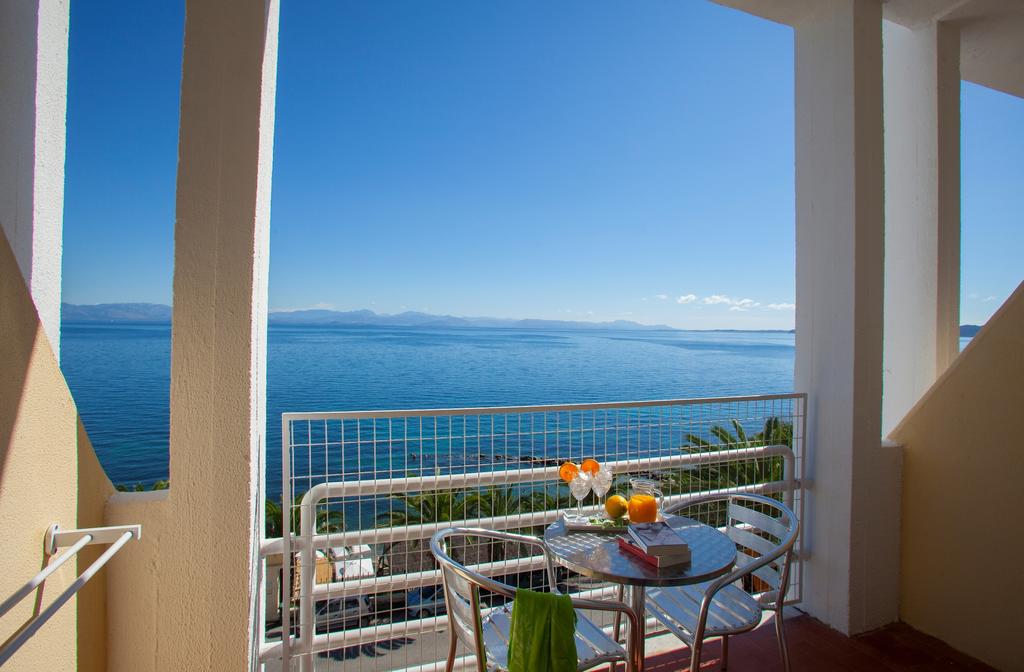 Hotel Primasol Louis Ionian Sun soba terasa.jpg
