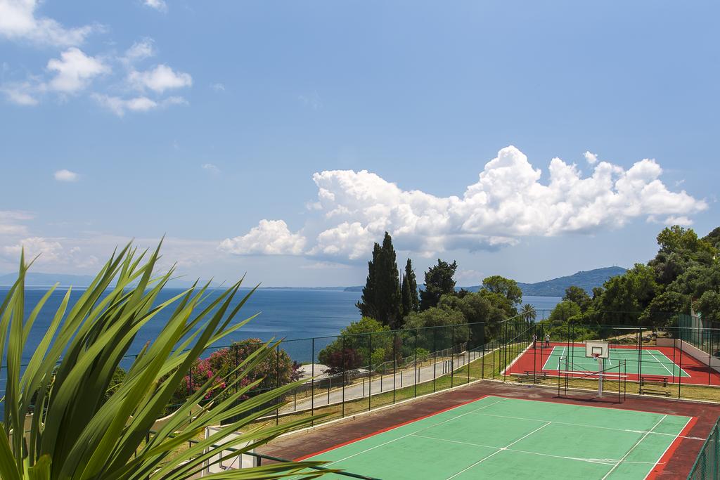 Hotel Primasol Louis Ionian Sun teniski teren.jpg