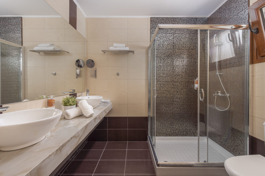 Alia palace junior suite bathroom.jpg